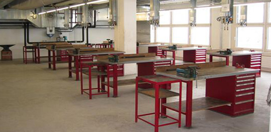 山東發(fā)電設(shè)備廠使用浦豐柜業(yè)鉗工工作臺(tái)品質(zhì)升級(jí) 山東發(fā)電設(shè)備廠使用浦豐柜業(yè)鉗工工作臺(tái)品質(zhì)升級(jí)